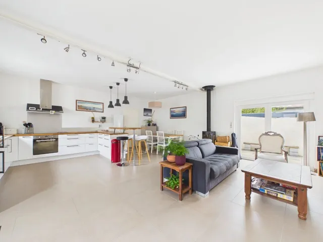 PESSAC LADONNE- Rare real estate complex with 2 houses on 1110m2 .