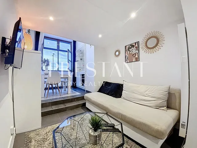 Investor opportunity – Rare short-term rental investment in the heart of the Chartrons district.