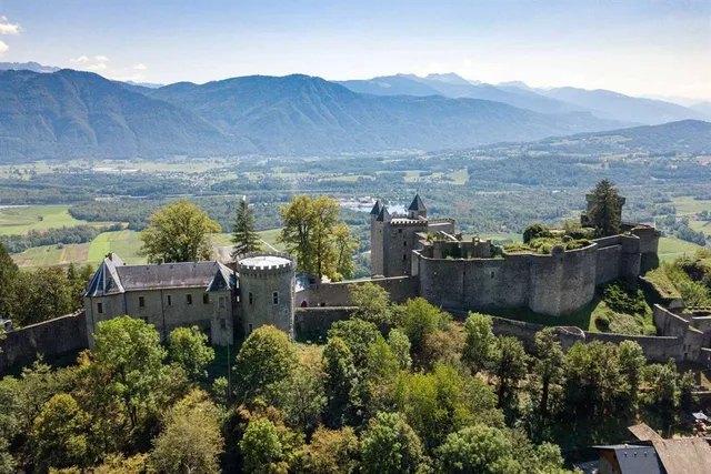 Estate in Saint Pierre de l Albigny, French Alps / Lakes