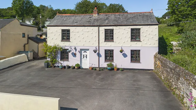 1 The Lawn, St Blazey PL24 2NW
