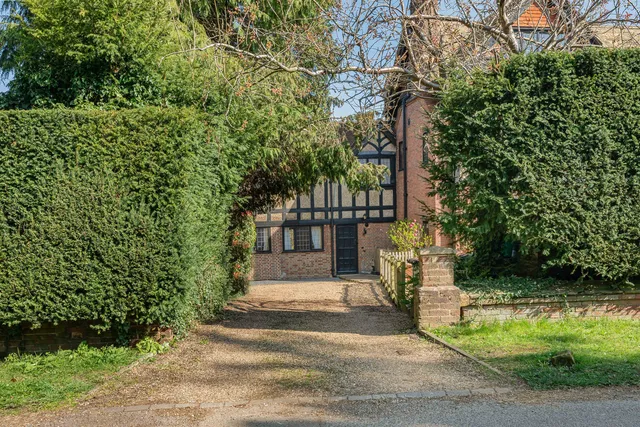 13a Olde Cottage, Uplands Road, Kenley CR8 5EE
