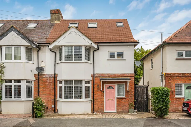 59 Diceland Road, Banstead SM7 2ET