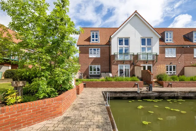 21 Ellison Quay, Burton Waters, Lincoln LN1 2GG