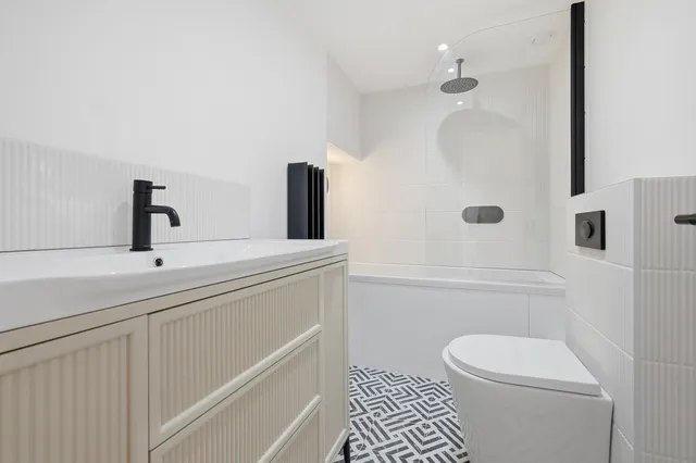 102d Agar Grove, London NW1 9TL
