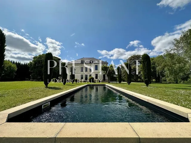 Beautifully renovated Napoleon III-style property in a revitalizing green setting