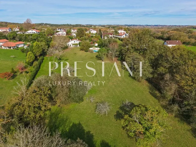Beautiful family property with a superb park and panoramic view of La Rhune