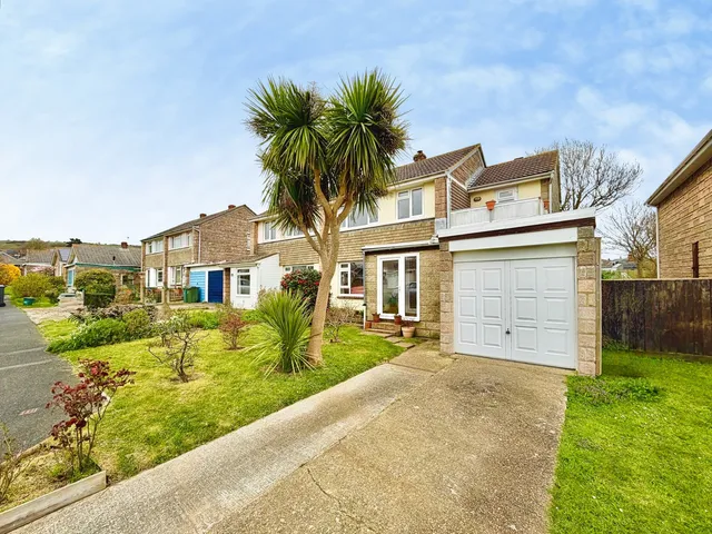 12 Wilberforce Road, Brighstone PO30 4BD