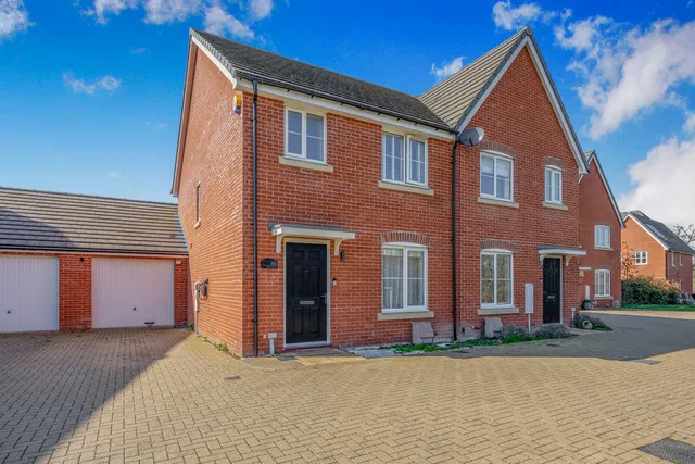 Hayes Drive, Reading, Three Mile Cross