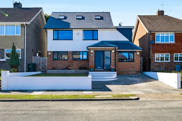 61 Brangwyn Drive, Brighton BN1 8XB