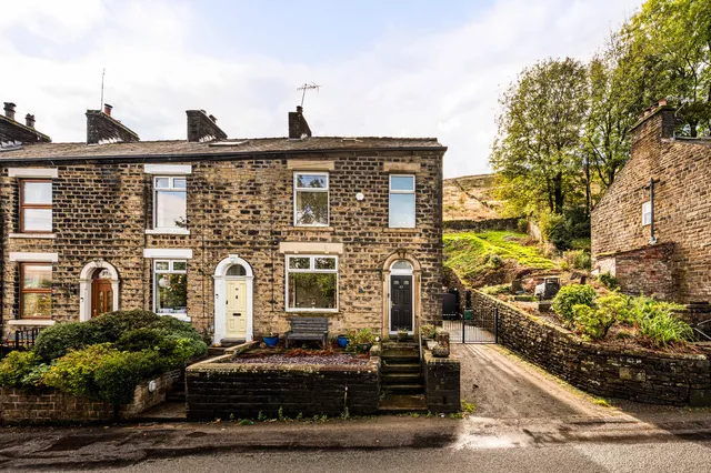 63 Grains Road, Saddleworth OL3 5DS