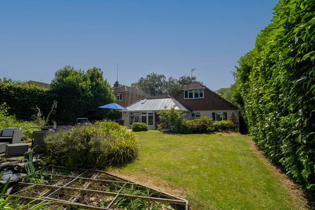 64 Copthorne Road, East Grinstead RH19 2NU