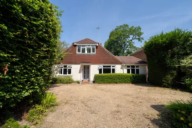 64 Copthorne Road, East Grinstead RH19 2NU
