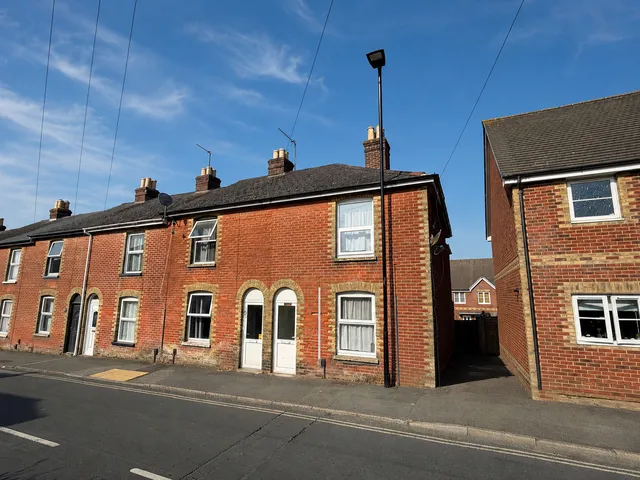 119 Hunnyhill, Newport PO30 5HS