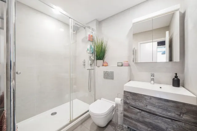 65 Langham Gardens, London W13 8PZ