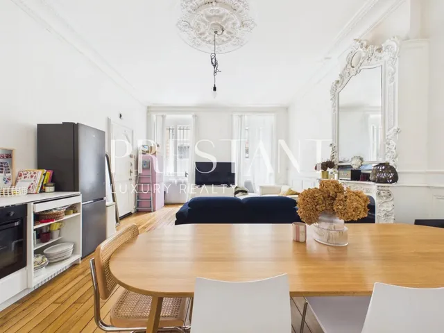 Jardin Public - Renovated 1-Bedroom Apartment Brimming with Period Charm