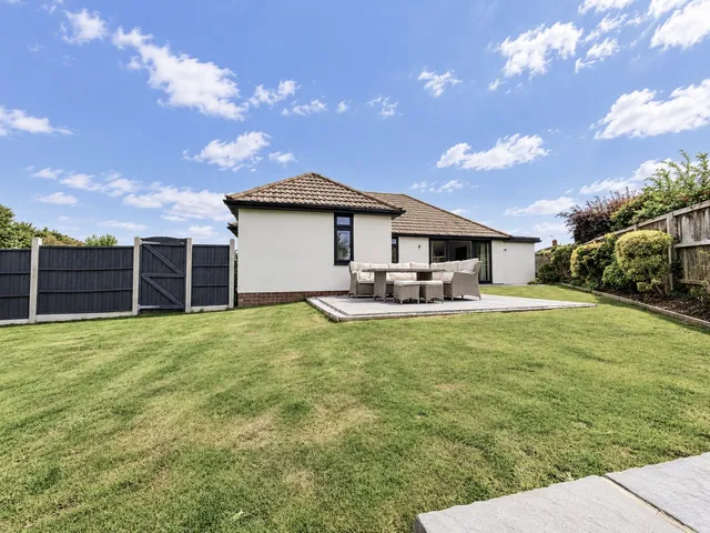 24 Fairview Crescent, Sandown PO36 9EL