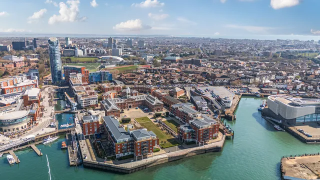 55 Arethusa House, Portsmouth PO1 3TQ