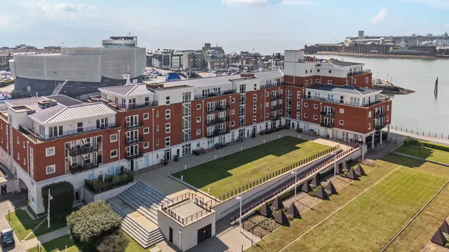 55 Arethusa House, Portsmouth PO1 3TQ