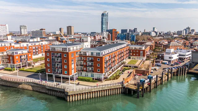 55 Arethusa House, Portsmouth PO1 3TQ