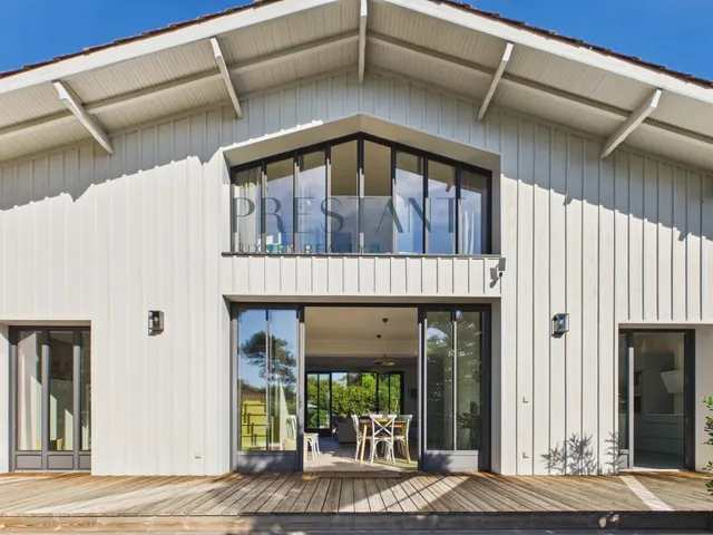 Exceptional Property with a Large Swimming Pool in the Heart of Cap Ferret