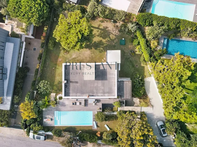 Architect-designed 240 sq m villa in Chiberta, sea views from the rooftop terrace