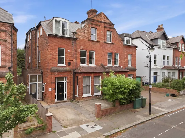 Flat 2, 32 Avenue Gardens, London W3 8HB