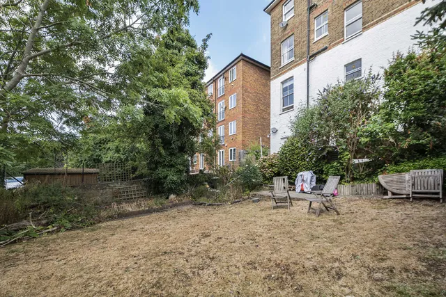 Flat 6, 29 Central Hill, Crystral Palace SE19 1BW
