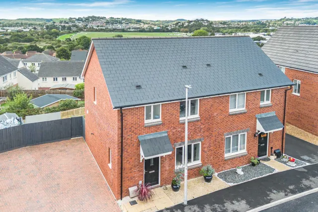 75 Barrow Vale, Newton Abbot TQ12 3RW