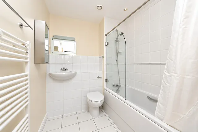 1 Goat Wharf, London TW8 0AS