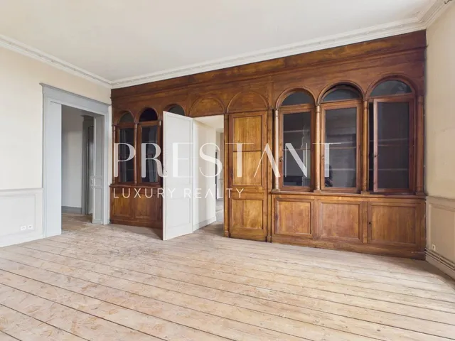 120 sqm Character Apartment with Open Views over the Riverfront