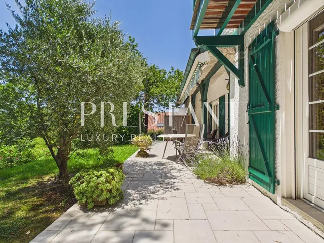 Arbonne – Near the village centre – Quiet Basque-style house with a garden