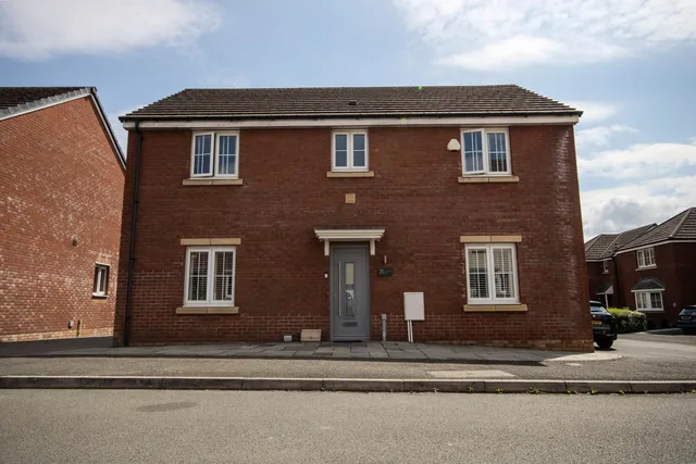 7 Long Heath Close, Caerphilly CF83 3SD