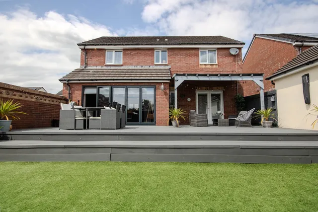 7 Long Heath Close, Caerphilly CF83 3SD