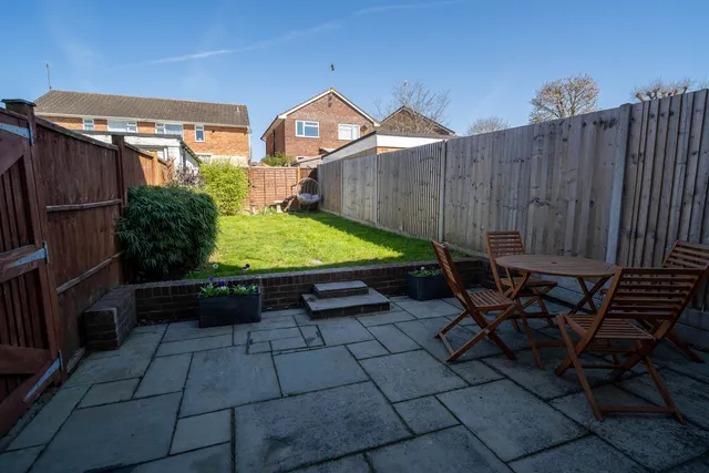 7 Westway, Copthorne RH10 3QS