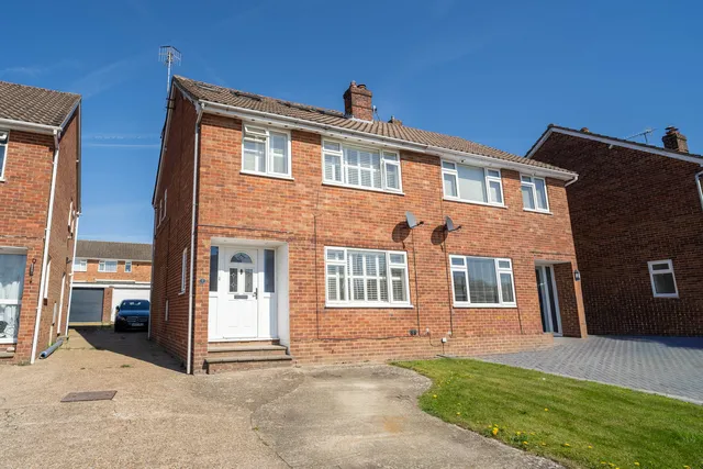 7 Westway, Copthorne RH10 3QS