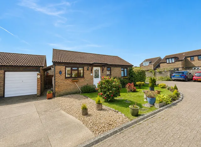 10 Scotts Close, Newport PO30 4PS