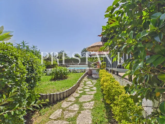 Ocean and mountain views – swimming pool and 1,200 sqm² plot