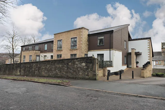 Flat 14, The Bowling Green Oldfield Avenue, Darwen BB3 1QY