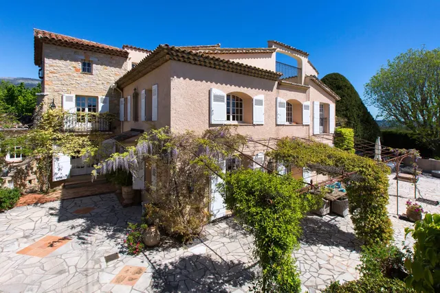 Delightful farmhouse with olive grove