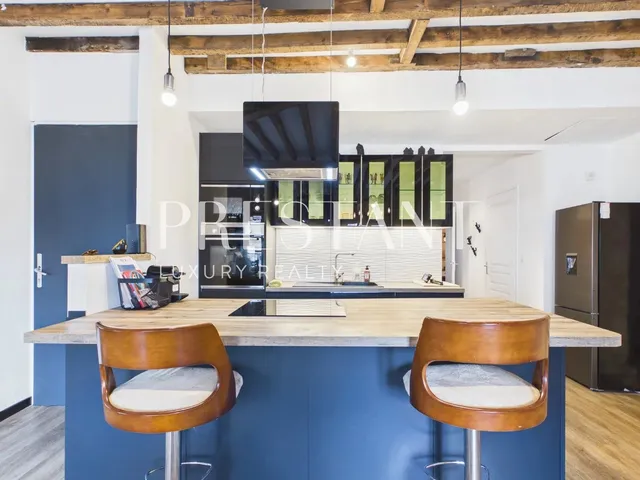 Charming apartment with exposed beams and convertible attic in Bordeaux city cente
