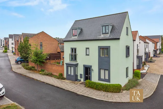 25 Barclay Fold, Telford TF3 5GY