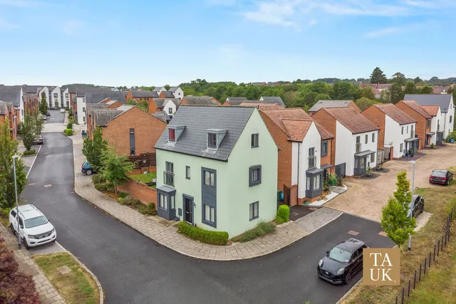 25 Barclay Fold, Telford TF3 5GY