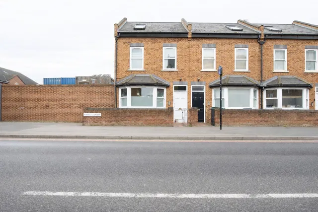 Flat 1, Esin Court 1-9, Broad Lane, London