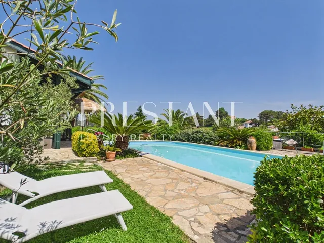 Ocean and mountain views – swimming pool and 1,200 sqm² plot