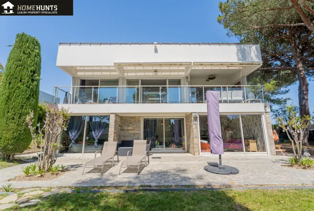Villa in Villeneuve Loubet, French Riviera