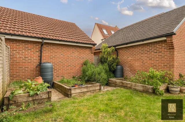 35 Barley Fields, Bristol, United Kingdom BS35 1AJ