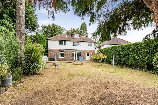 1 The Mount, Tadworth KT20 6TA