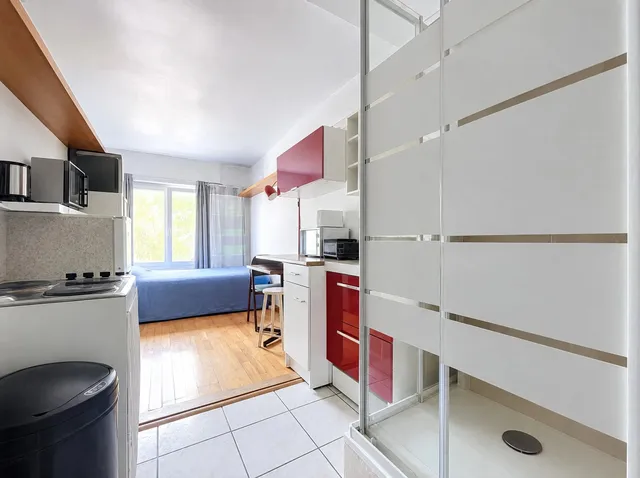 GARCHES - Service room 12 m² - top floor - beautiful condominium near amenities