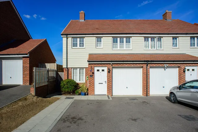 8 Roffe Close, Tonbridge TN12 6FN