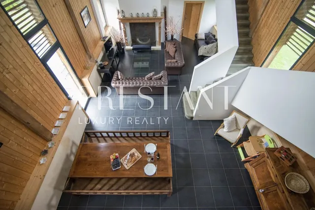 Beautiful country property with double swimming pool and independent guest house